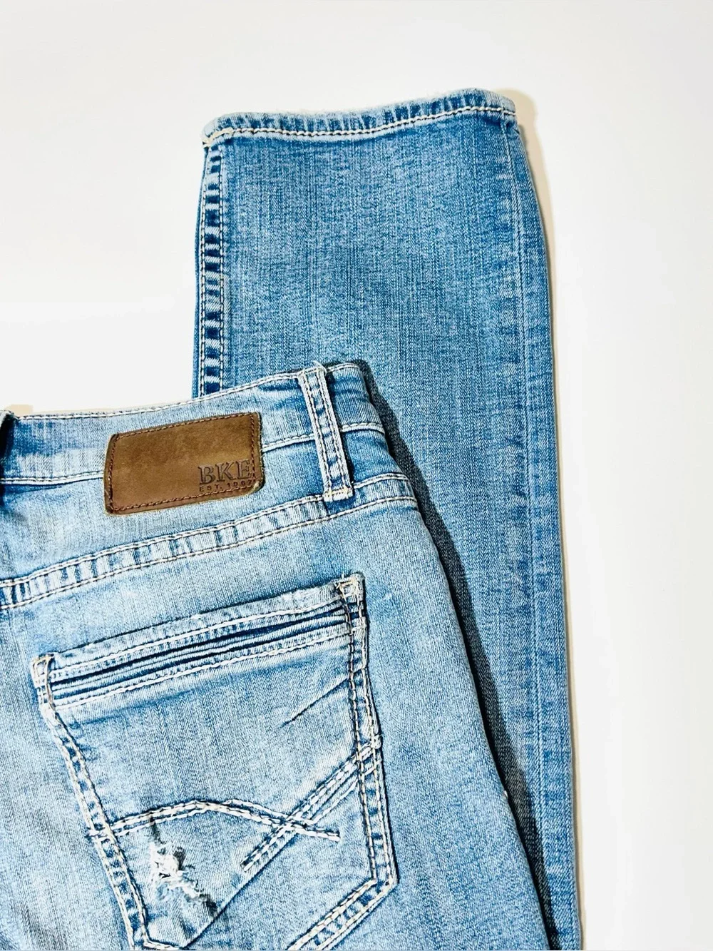 BKE buckle jeans Jake Straight Leg jeans distressed medium wash women size 29